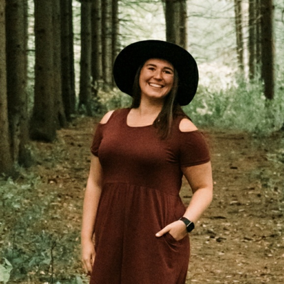 Meet your Posher, Stephanie - Picture 1 of 1